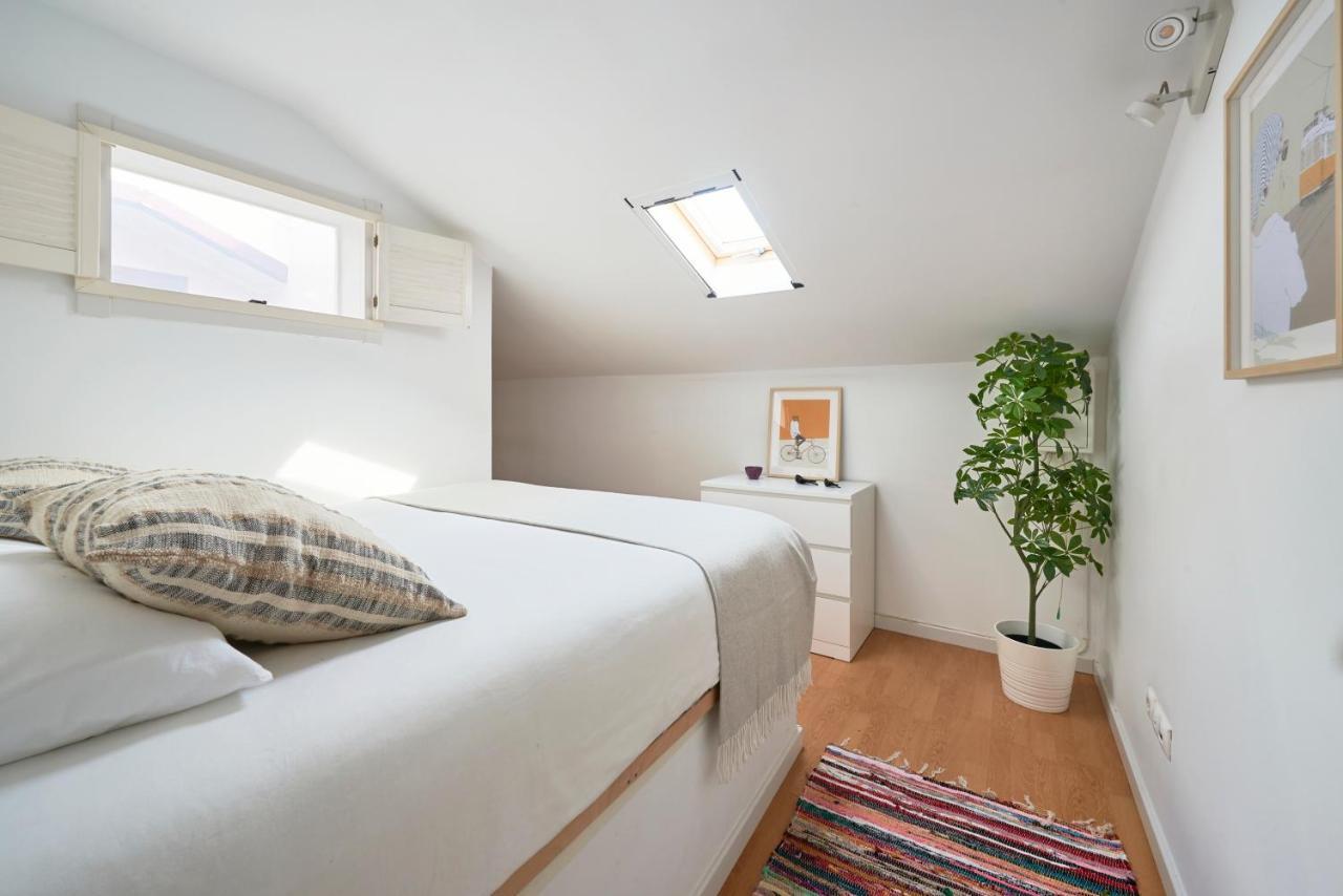 Bright Apt W Balcony, Ac, Parking, By Timecooler Лиссабон Экстерьер фото